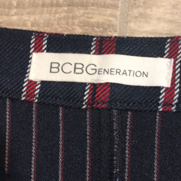 Navy, Red and White striped skirt size 0 with pockets from BCBG generations - Picture 2 of 3
